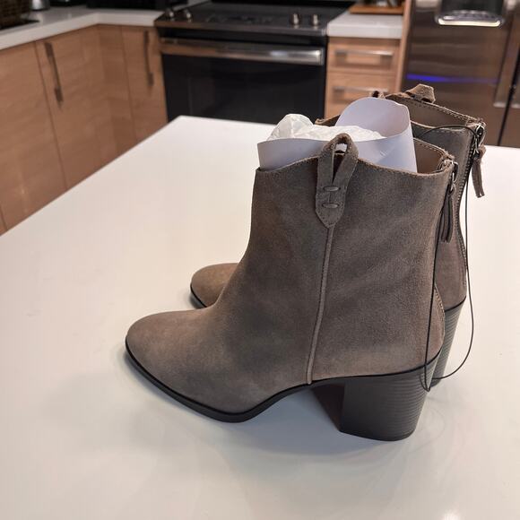 NEW MIA Aedlin Gray Suede Zipper Back Ankle Boots Size 11M - Picture 4 of 10